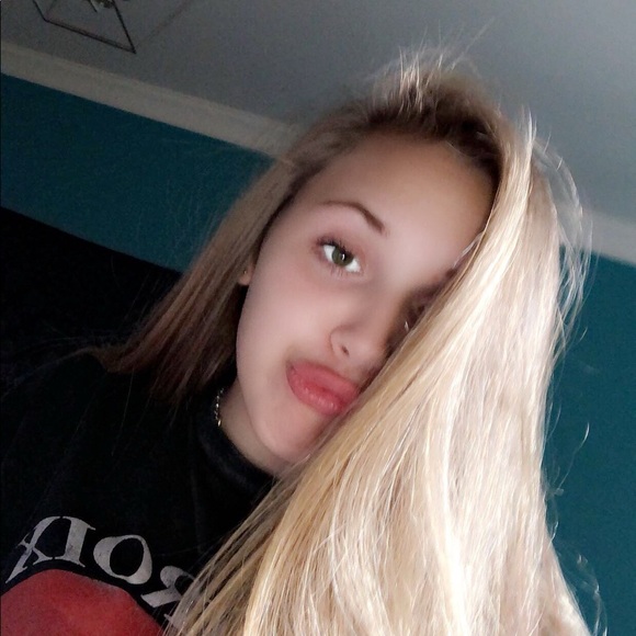 Meet your Posher, Caroline - Picture 1 of 1